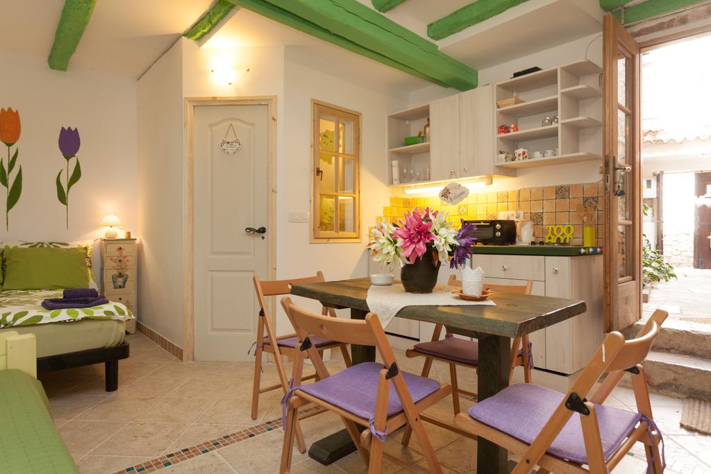 Studio With Garden In 罗维尼 外观 照片