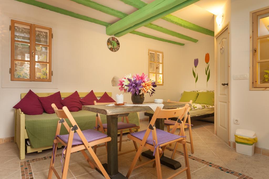 Studio With Garden In 罗维尼 外观 照片