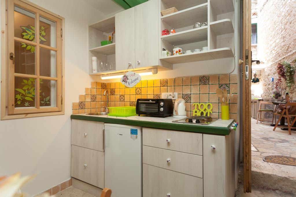 Studio With Garden In 罗维尼 外观 照片